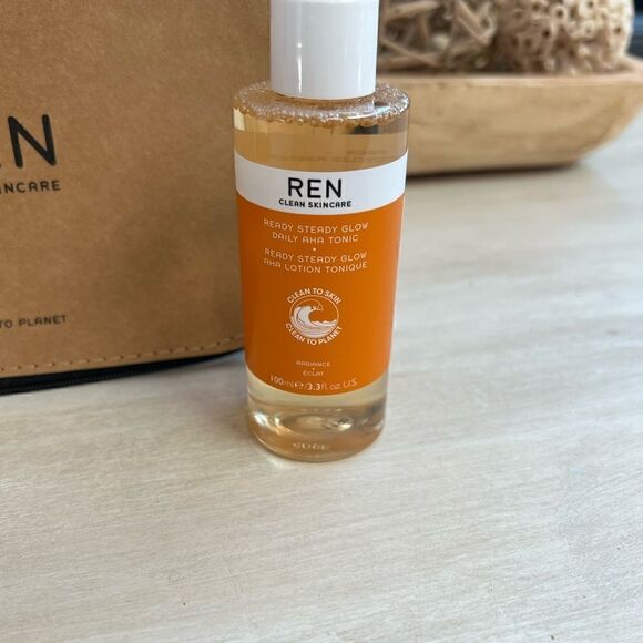 Limited Edition Ren all is bright clean skin care brand new in zip makeup case - Picture 4 of 7